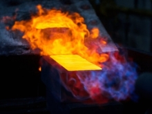 行业 | 汇丰银行：地缘政治风险等因素或推动黄金短期突破4000美元/盎司