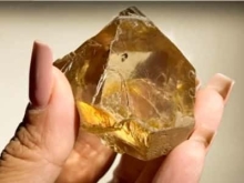 行业 | 巴西惊现历史第二大钻石,647克拉巨钻估值超300万美元