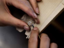 珠宝镶嵌全攻略:8大工艺解密与避坑指南