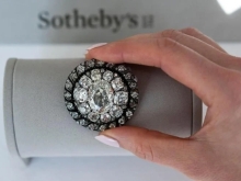 行业 | 拿破仑滑铁卢遗失钻石胸针，在日内瓦拍出超350万瑞士法郎高价