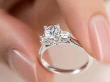 美国消费者购买订婚戒指平均支出达5500美元