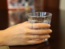 珠宝挑选手册｜血泪教训！这些首饰正在偷偷刮伤你的真丝衫