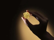 Alrosa 发布史上最大彩色裸钻"新太阳"